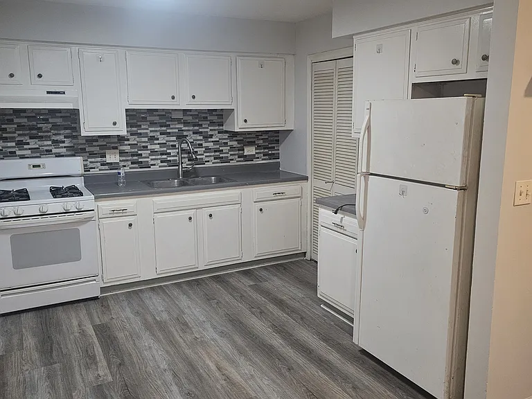 7606 Bristol Ln #F — Photo 8