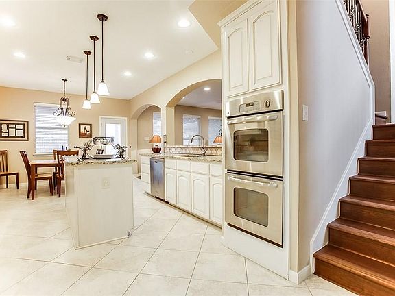 4th image of 7613 Belcrest Dr