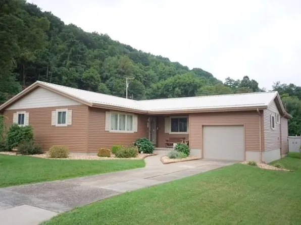 120 East Monroe Street, Paden City, WV 26159