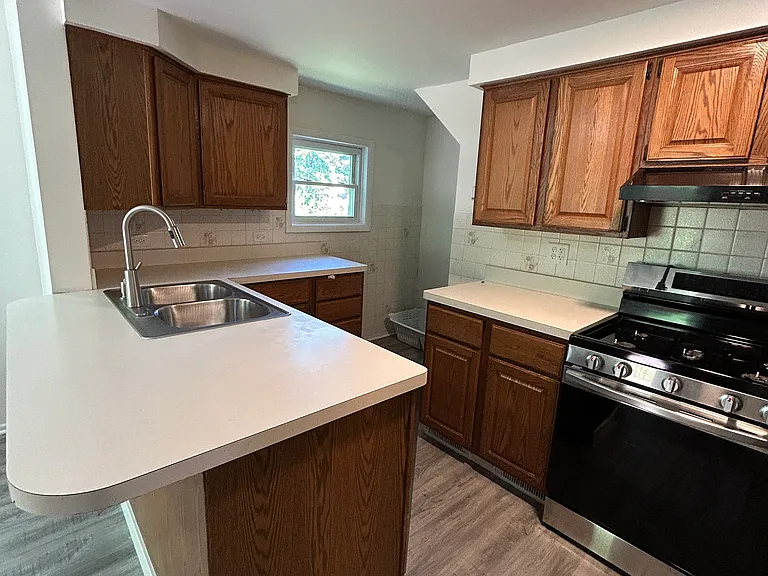 110 E Main St — Photo 11