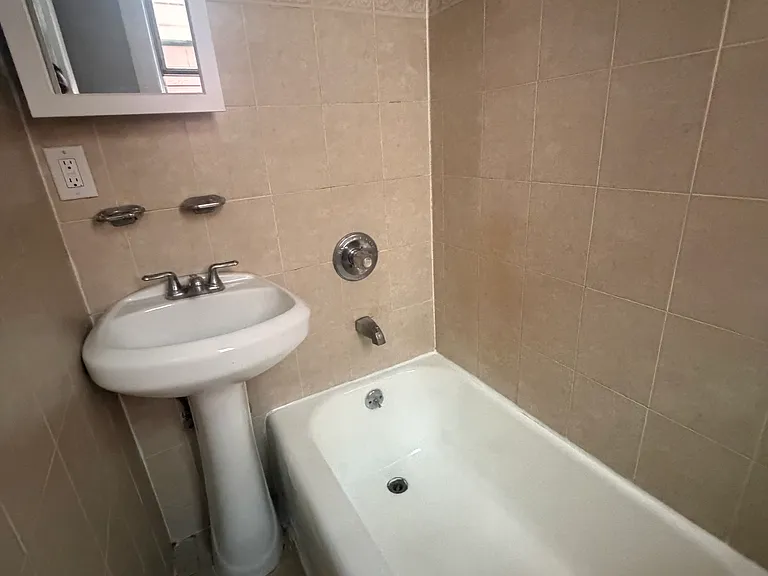 187 Avenue E #4 — Photo 5