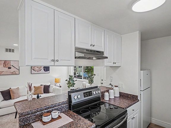4th image of 1318 Joplin Dr Unit 4