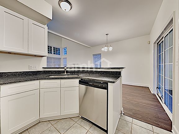 3rd image of 7 Otter Rd