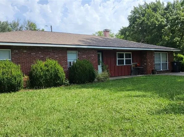 829 Mulberry St, Chetopa, KS 67336