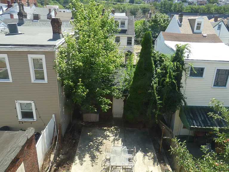 2010 Sarah St #2 — Photo 27