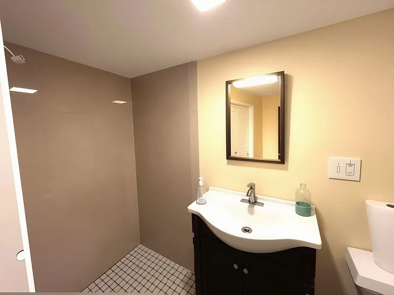 21-23 Weston St #1 — Photo 13
