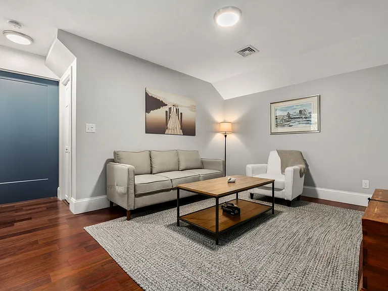 417 E 7th St #1 — Photo 16