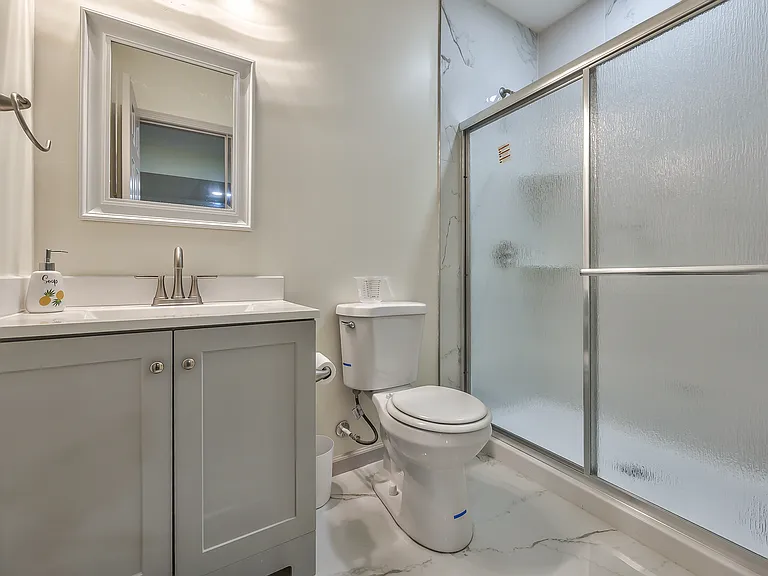 8135 NW 90th Ter — Photo 23