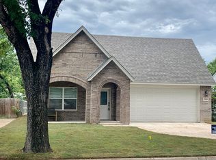 2804 W Bewick St, Fort Worth, TX 76109