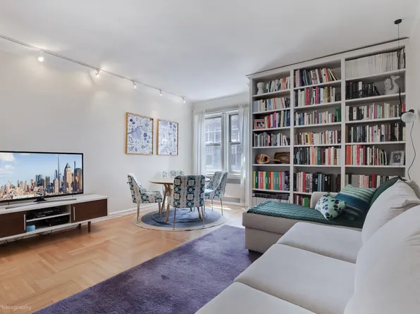 601 East 19th Street 6C image 2 of 9