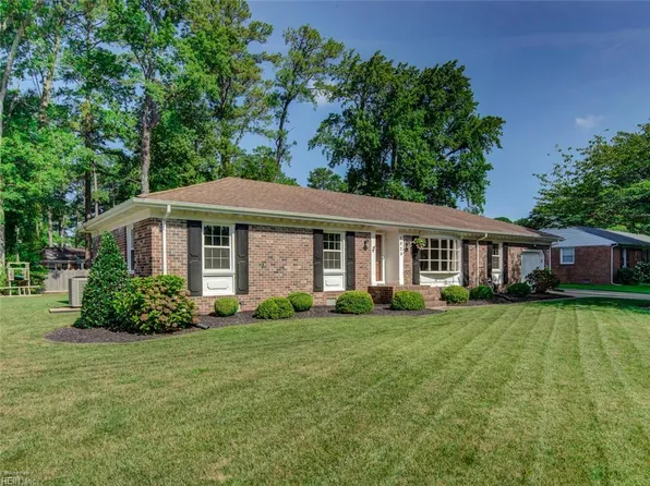 2824 Meadow Dr, Chesapeake, VA 23321