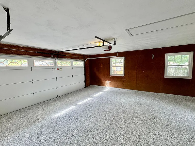 912 Marshall Cir — Photo 4