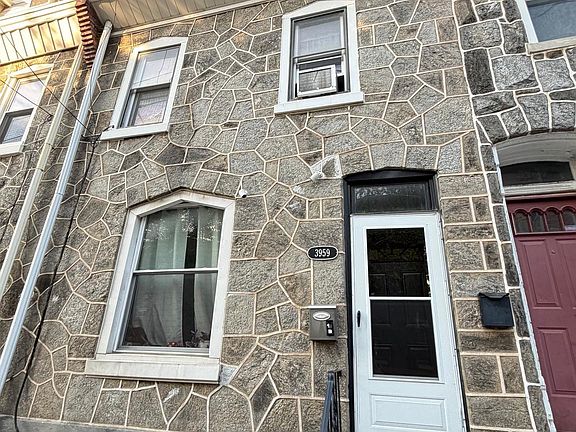 2nd image of 3959 Terrace St