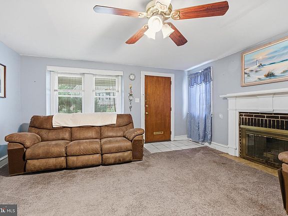 5th image of 3828 Crest Rd