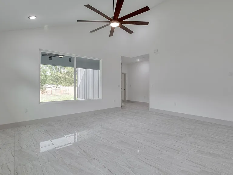 202 Washington St — Photo 11