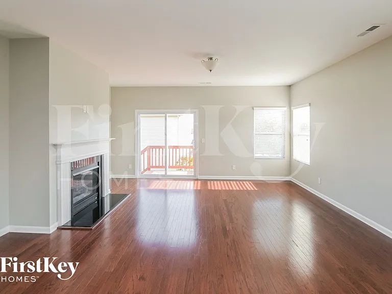 2000 Yellow Daisy Dr — Photo 3