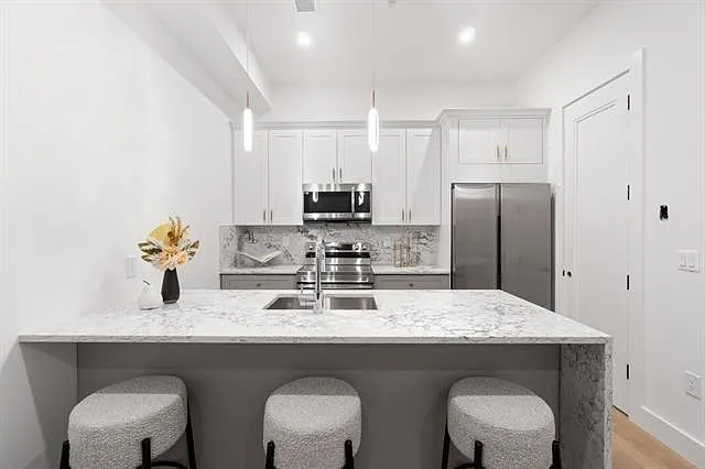 491 Broadway #202 — Photo 1