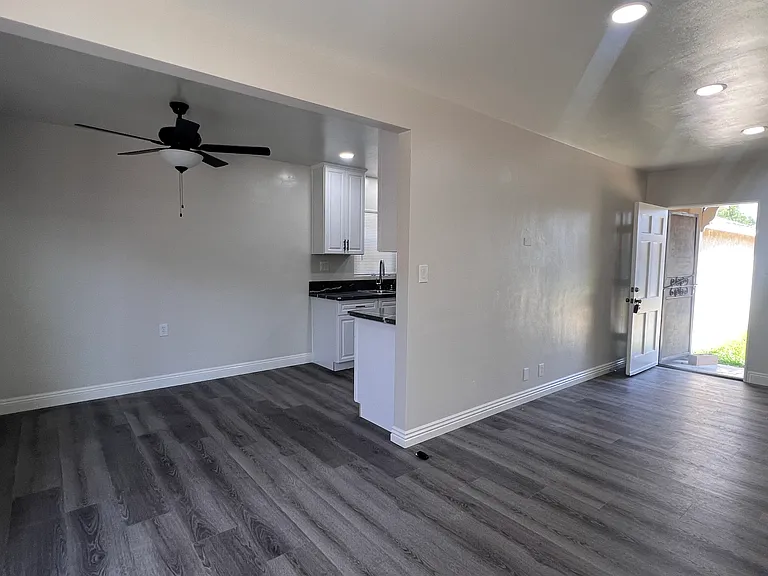 915 E Wingate St — Photo 5