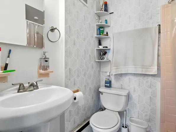 61-26 Booth Street image 28 of 35