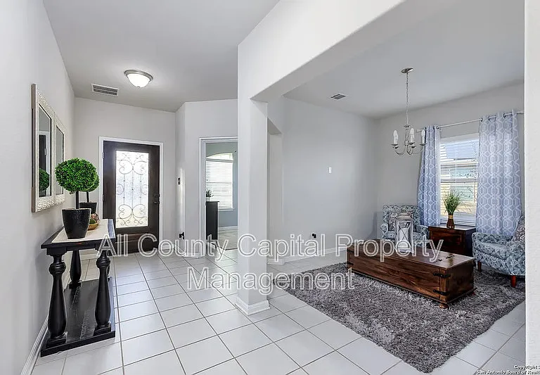 241 Silver Maple Dr — Photo 2