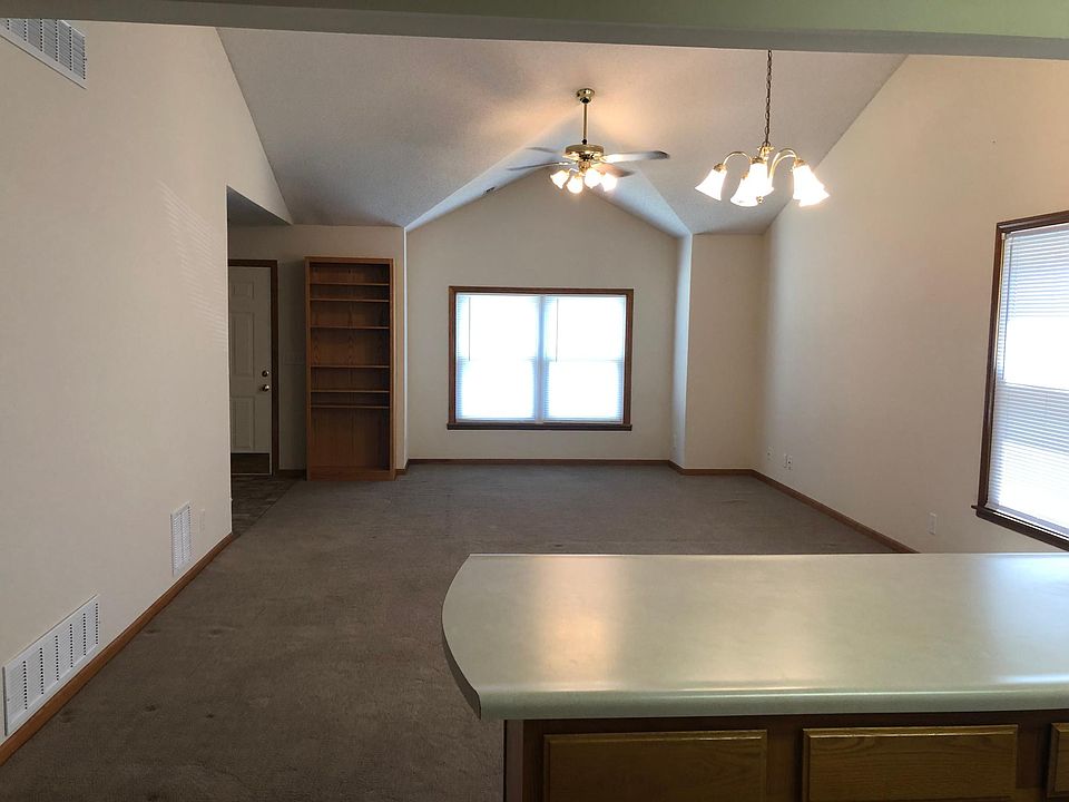 2nd image of 2805 Meadow Dr