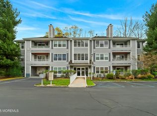 2212 Candlelight Ct #2212, Helmetta, NJ 08828