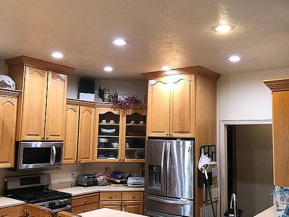 Open kitchen with peninsula