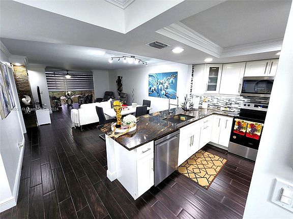 4th image of 7800 NW 18th St APT 301