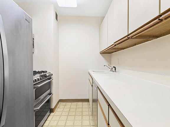 3rd image of 153 E 87th St APT 5D