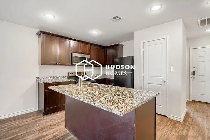 3511 E Colgate St — Photo 4