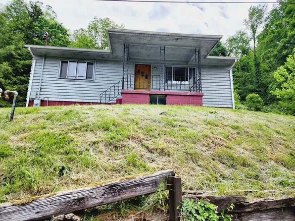 82 Washington Avenue, Benwood, WV 26031
