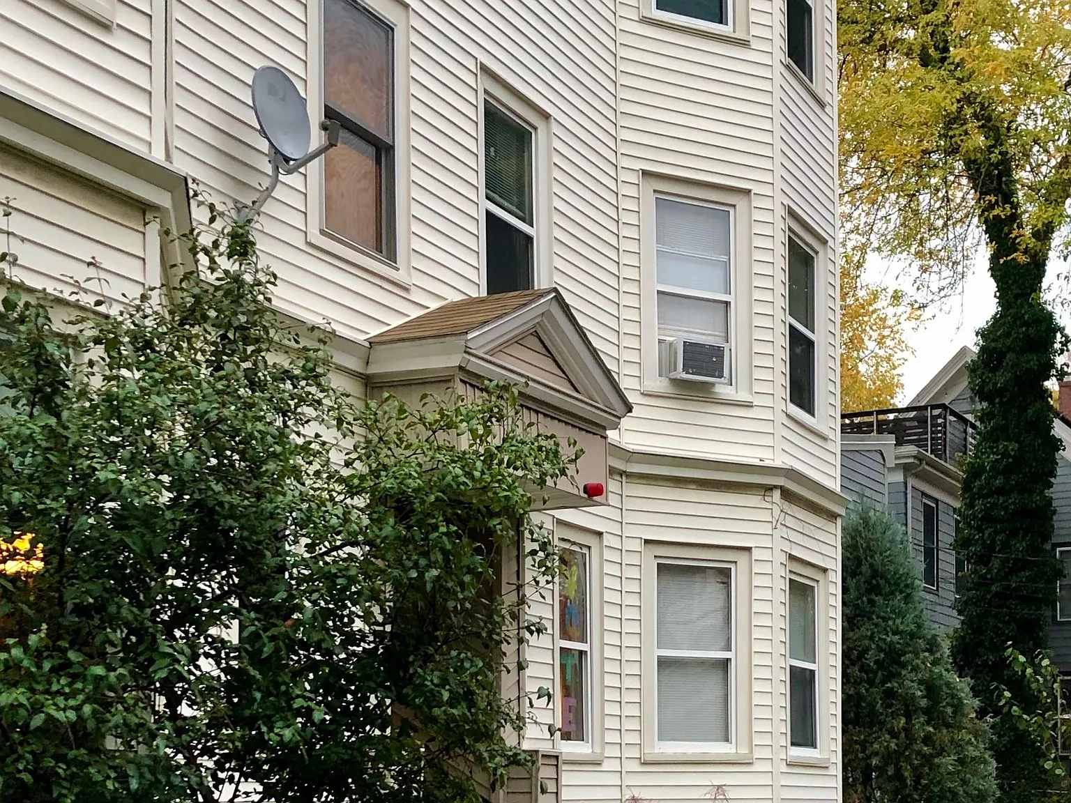 3 bed, 1079 sqft, $5,000 — Photo 2