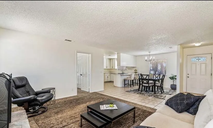 14820 Riverside St — Photo 2