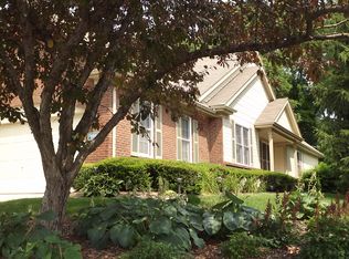 39582 Village Run Dr, Northville, MI 48168