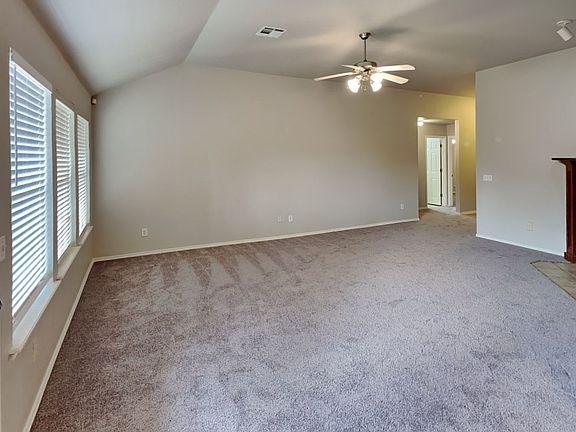 5th image of 1109 Westridge Dr