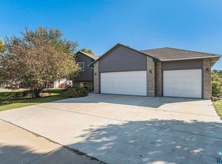5204 S Glenview Rd, Sioux Falls, SD 57108