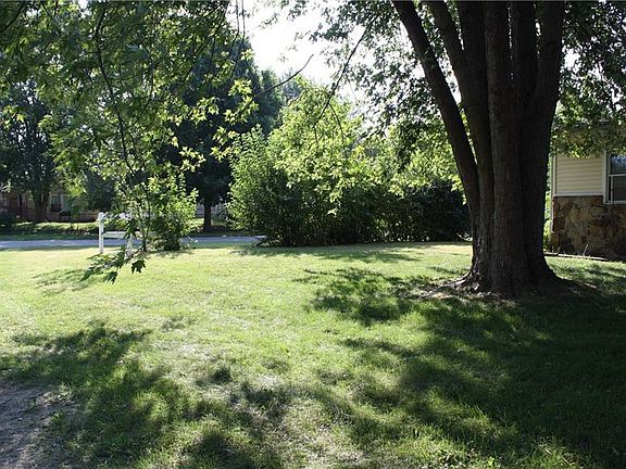 2nd image of 3202 Mars Hill St