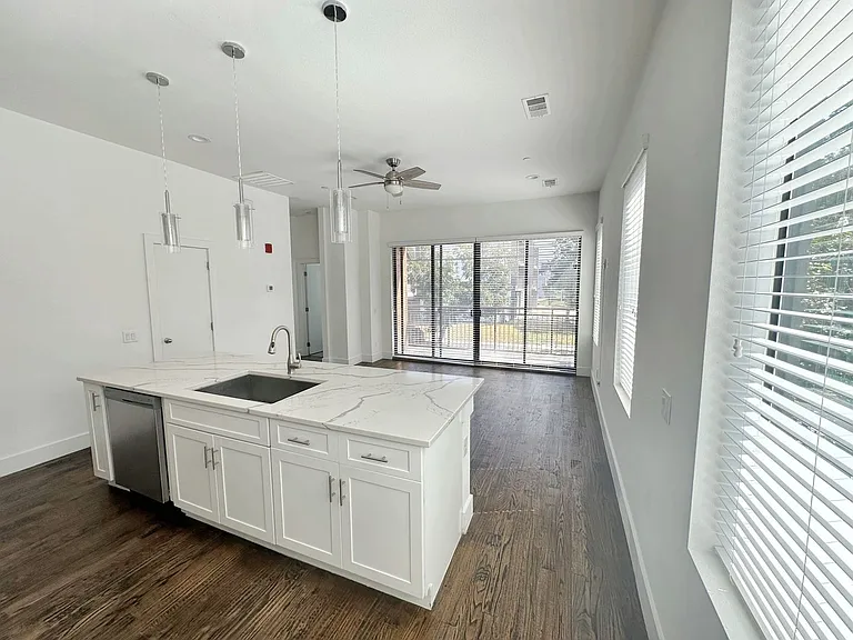 1931 N Prairie Ave #1 — Photo 8