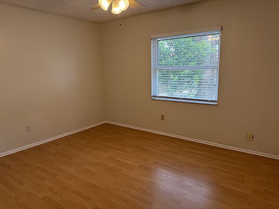 5th image of 4010 Woodsong Dr