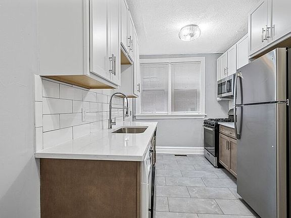 5th image of 1240-72 Hawthorne Pl #1272-C