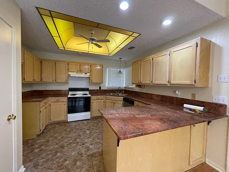 4274 Stumberg Ln — Photo 3