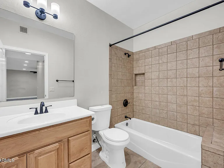 4213 E Edgemont Ave — Photo 16