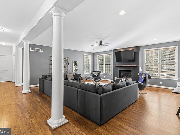 4th image of 2309 Lily Ct