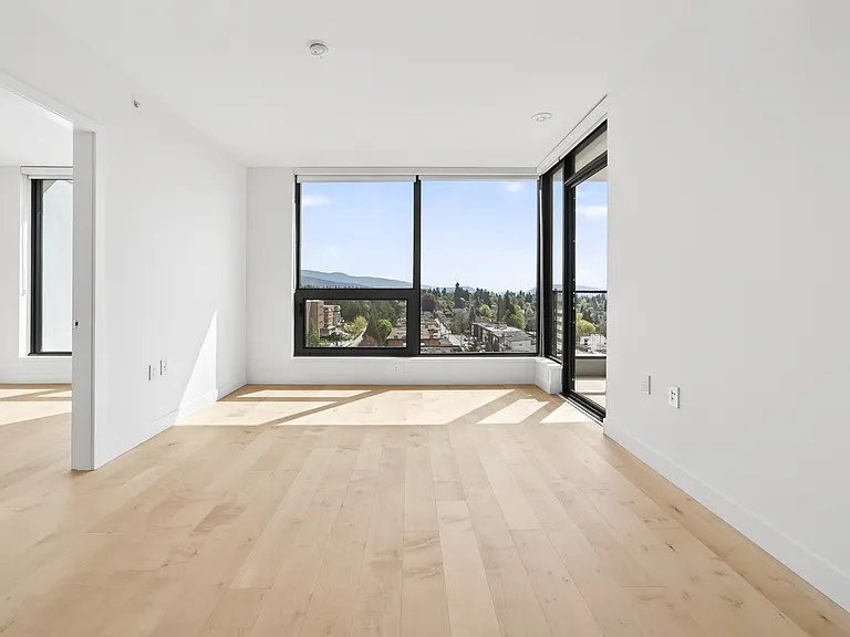 135 E 13th St #1301 — Photo 8