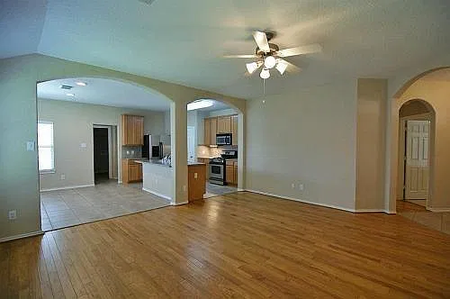 3 bed, 2.0 bath, $2,100 — Photo 3