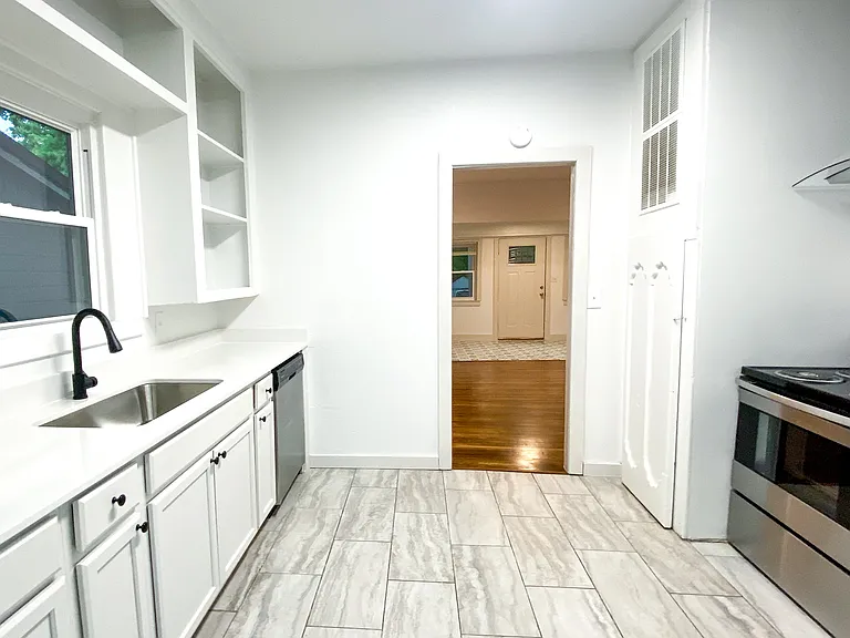 44 S Florence Ave — Photo 11