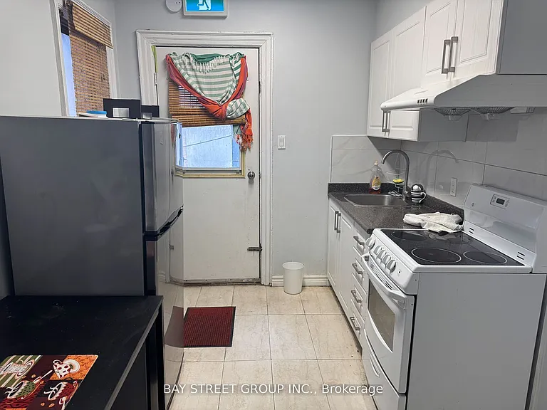 189 Dundas St W #2 — Photo 4