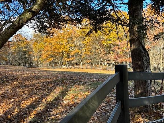 4th image of 71 Frost Road