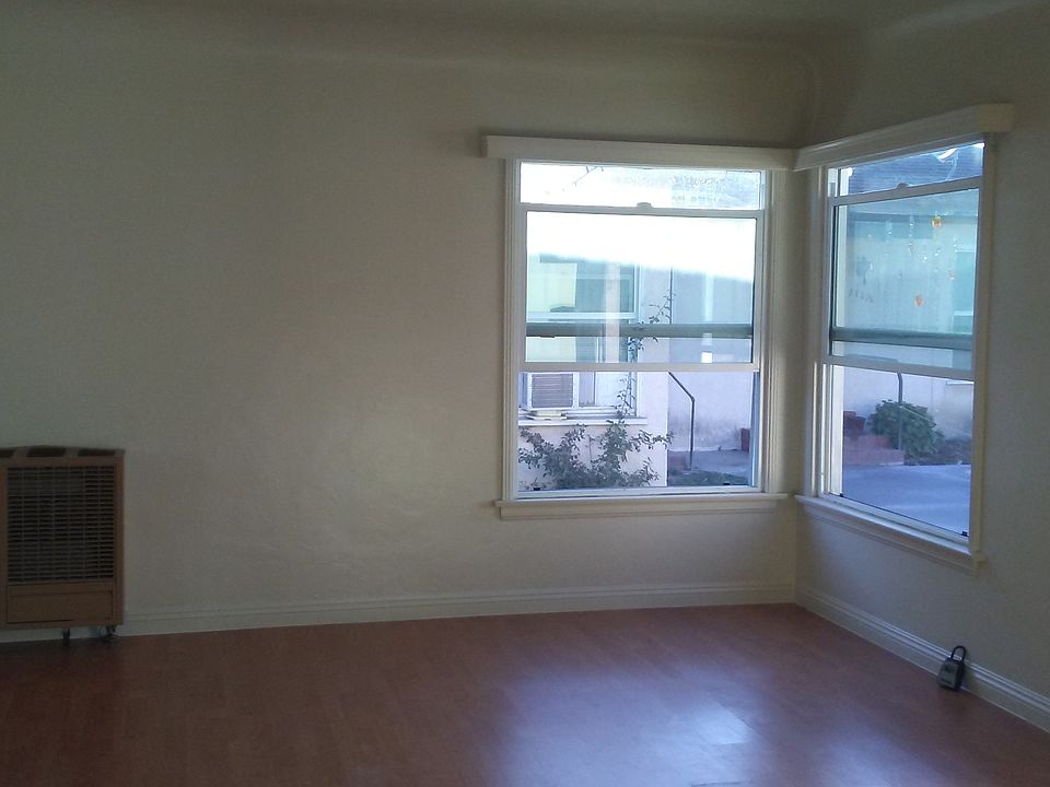 2nd image of 11122 Oak St
