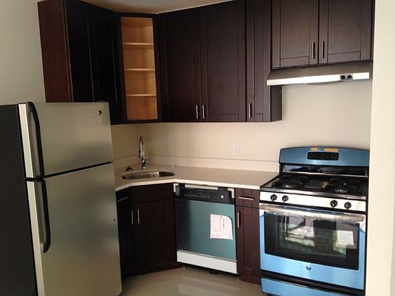 2nd image of 423 Gates Ave